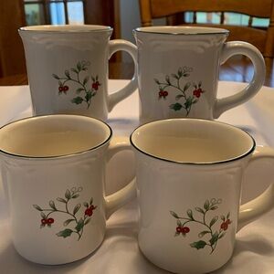Pfaltzgraff Winterberry 12oz. Coffee Mugs. Set of 4.